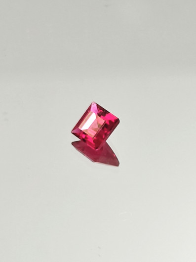 Ruby (synt.) 0,7 ct square