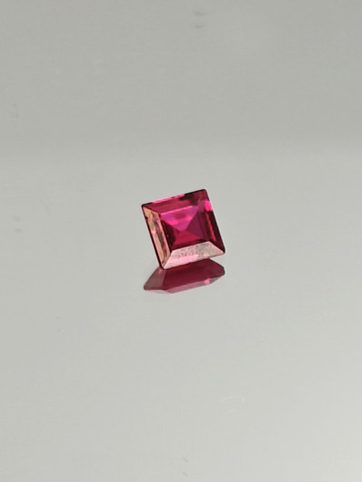 Ruby (synt.) 0,7 ct square