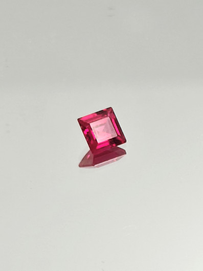 Ruby (synt.) 0,7 ct square