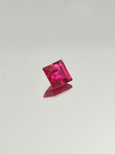 Ruby (synt.) 0,7 ct square