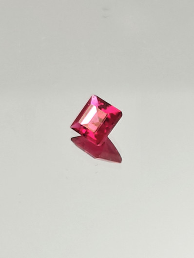 Ruby (synt.) 0,7 ct square