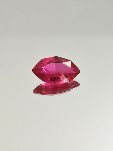 Ruby (synt.) 3,1 ct fancy cut