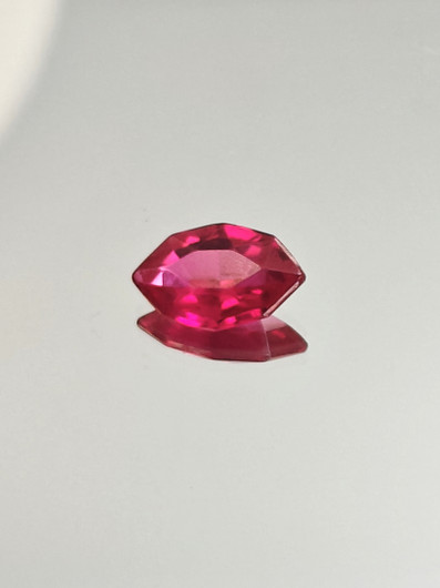 Ruby (synt.) 3,1 ct fancy cut