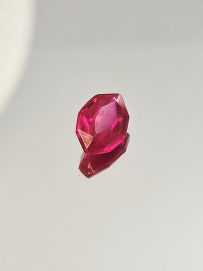 Ruby (synt.) 3,1 ct fancy cut