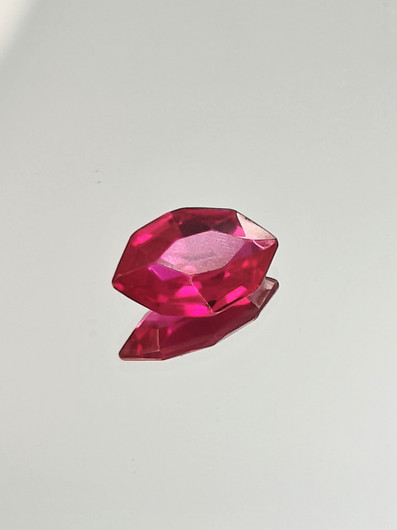 Ruby (synt.) 3,1 ct fancy cut