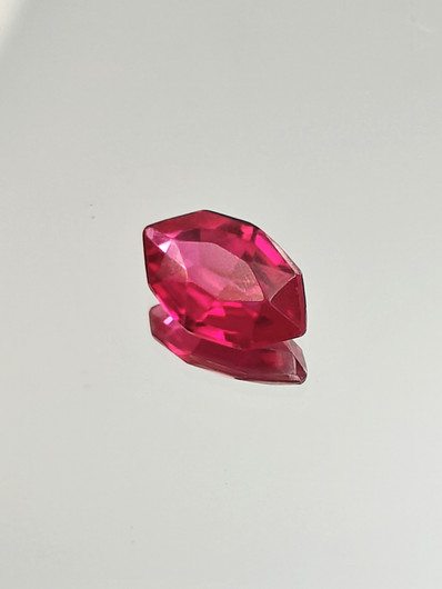 Ruby (synt.) 3,1 ct fancy cut
