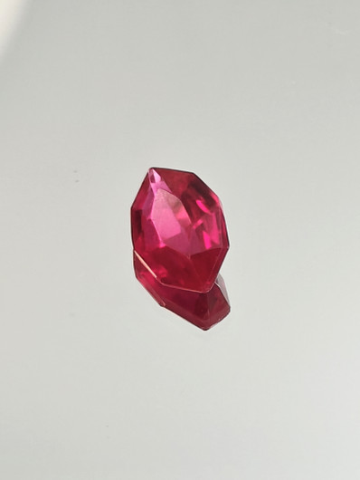 Ruby (synt.) 3,1 ct fancy cut