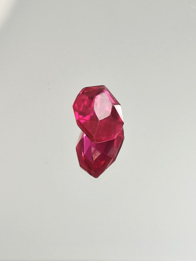 Ruby (synt.) 3,1 ct fancy cut