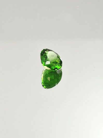 Moldavite (synt.) 2,9 ct oval