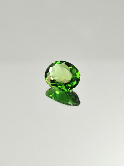 Moldavite (synt.) 2,9 ct oval