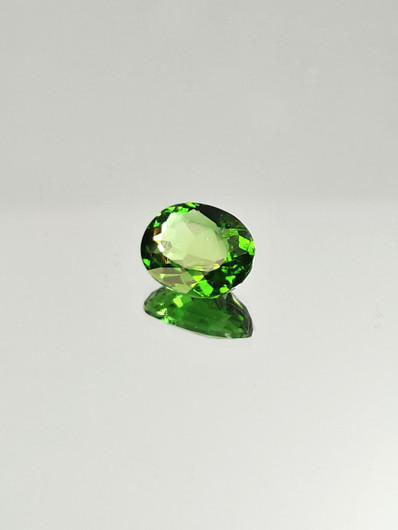 Moldavite (synt.) 2,9 ct oval