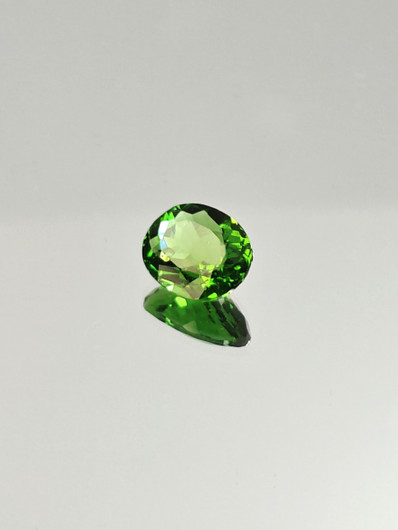 Moldavite (synt.) 2,9 ct oval