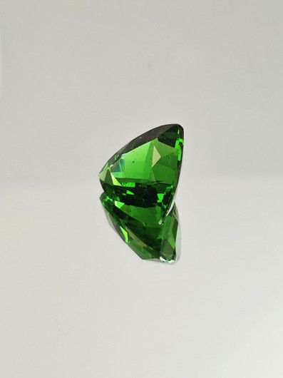 Moldavite (synt.) 9,6 ct triangle