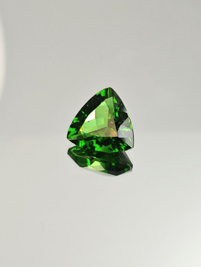 Moldavite (synt.) 9,6 ct triangle
