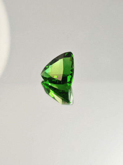 Moldavite (synt.) 9,6 ct triangle