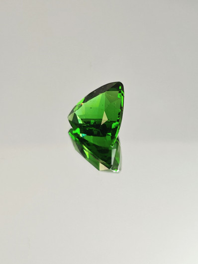 Moldavite (synt.) 9,6 ct triangle