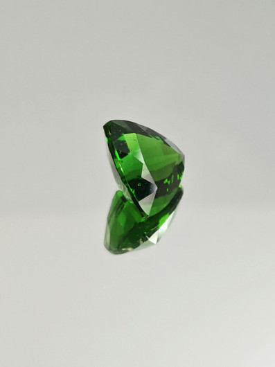 Moldavite (synt.) 9,6 ct triangle