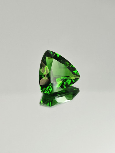 Moldavite (synt.) 9,6 ct triangle