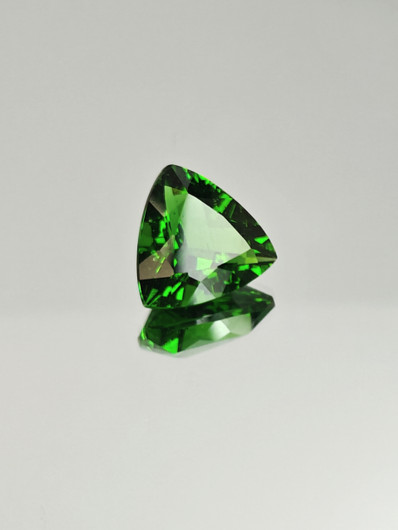 Moldavite (synt.) 9,6 ct triangle