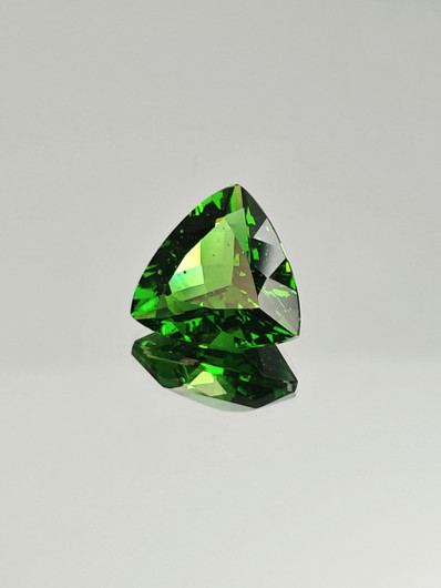 Moldavite (synt.) 9,6 ct triangle