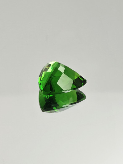 Moldavite (synt.) 9,6 ct triangle