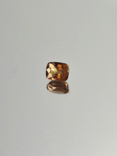 Granaatti 0,6 ct cushion