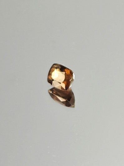 Granaatti 0,6 ct cushion