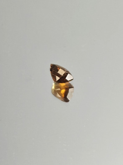 Granaatti 0,6 ct cushion