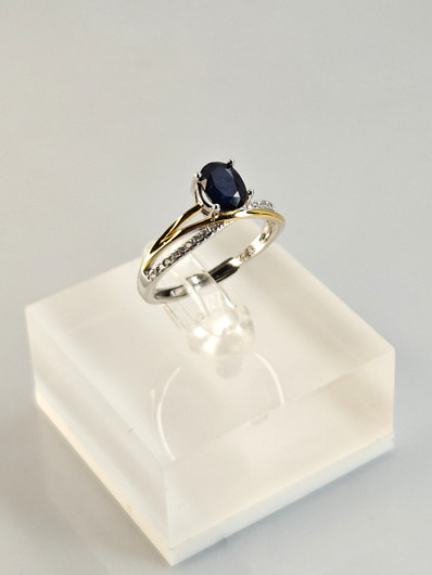 individual adjustable silver ring with real Sapphire and decorative stones