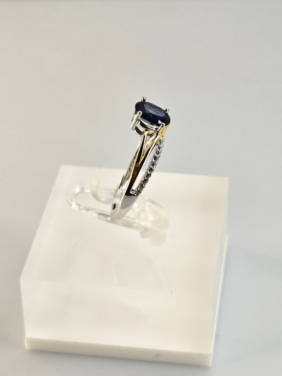 individual adjustable silver ring with real Sapphire and decorative stones