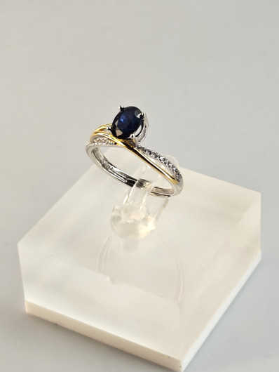 individual adjustable silver ring with real Sapphire and decorative stones