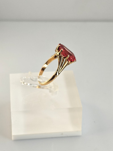 Vintage synt. sapphire gold ring  