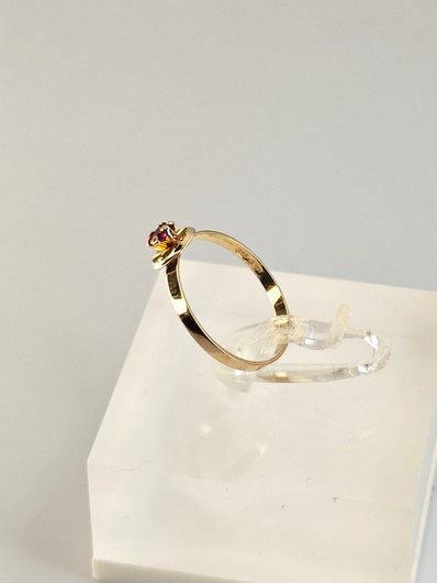 Vintage  ruby gold ring  