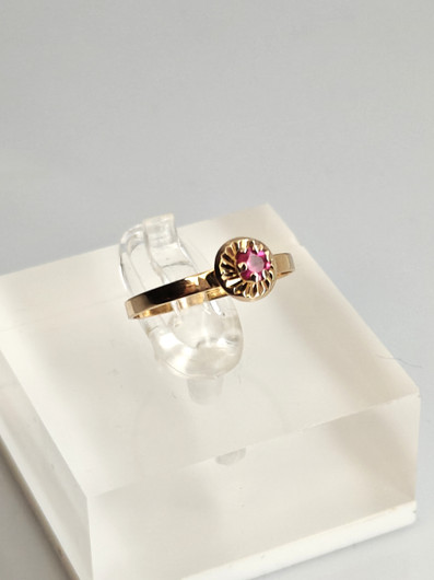 Vintage  ruby gold ring  