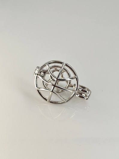 yksilöllinen avautuva hopeariipus ketjulla ja koriste kivellä 