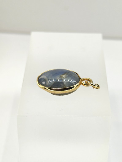Sapphire pendant 