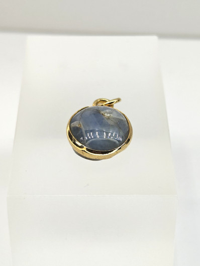 Sapphire pendant 