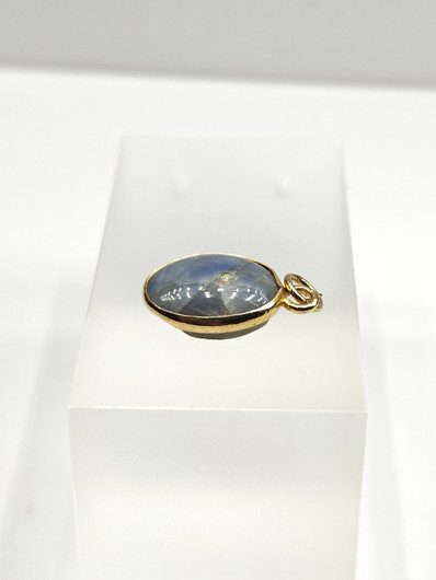 Sapphire pendant 