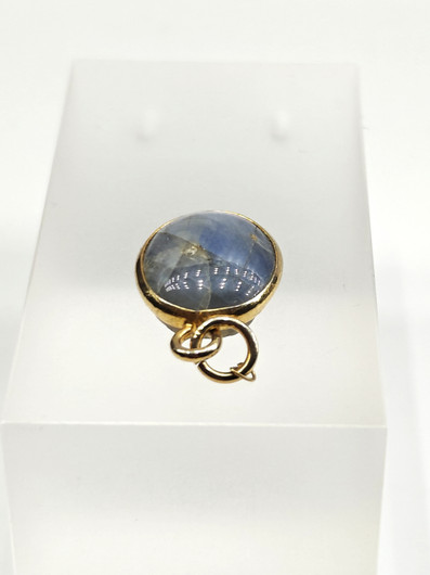 Sapphire pendant 
