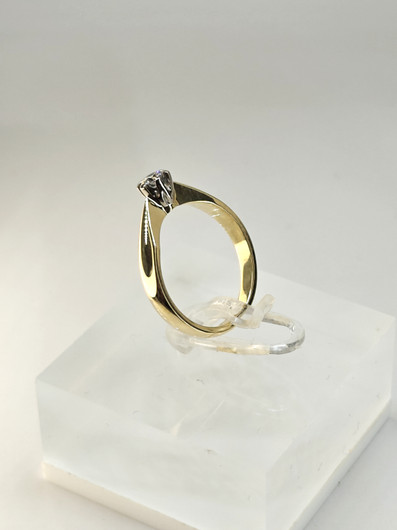 Vintage diamond gold ring  