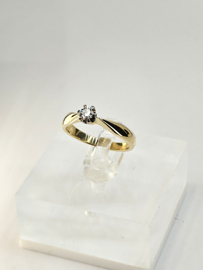 Vintage diamond gold ring  