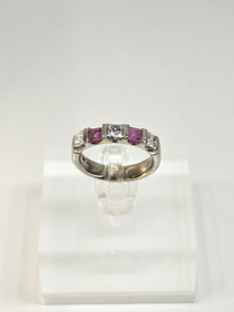 Vintage gold ring with diamonds and rubies