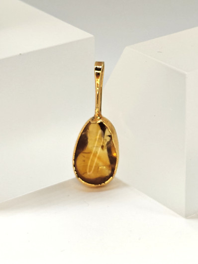 Vintage riipus korukivellä