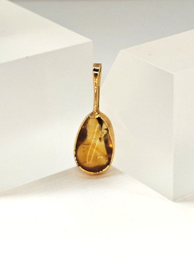 Vintage riipus korukivellä