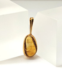 Vintage riipus korukivellä