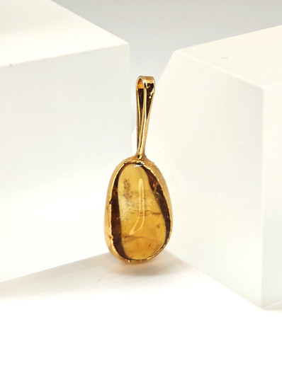 Vintage riipus korukivellä