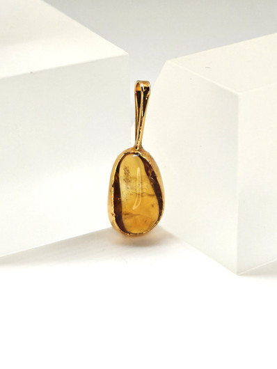 Vintage riipus korukivellä