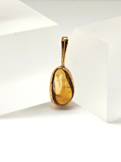 Vintage riipus korukivellä