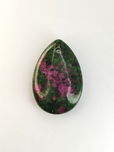 Rubiini Zoisiitti 30mm /  34,1 ct riipus