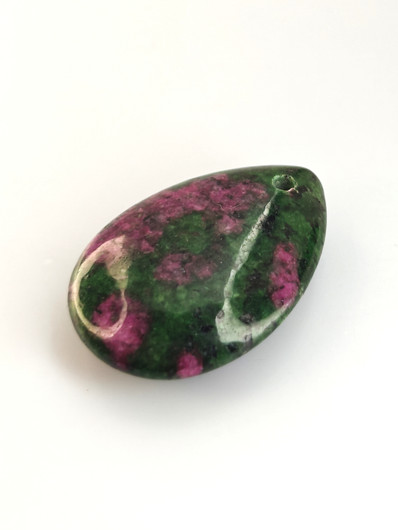 Rubiini Zoisiitti 30mm /  34,1 ct riipus